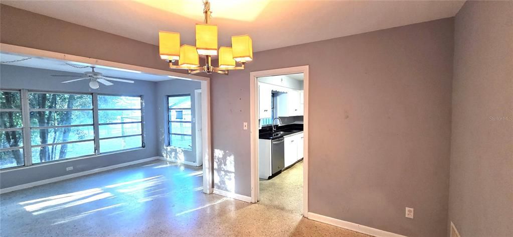 Под контрактом: $175,000 (3 спален, 3 ванн, 1892 Квадратных фут)