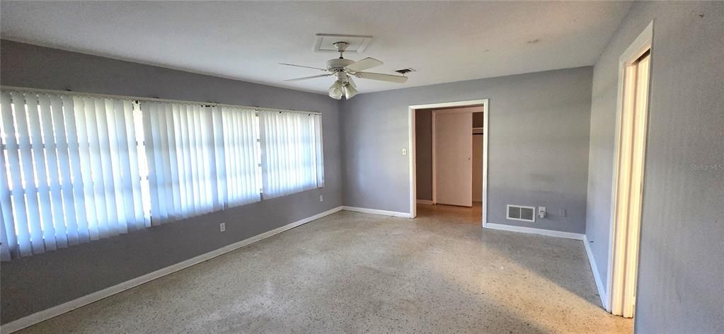 Под контрактом: $175,000 (3 спален, 3 ванн, 1892 Квадратных фут)