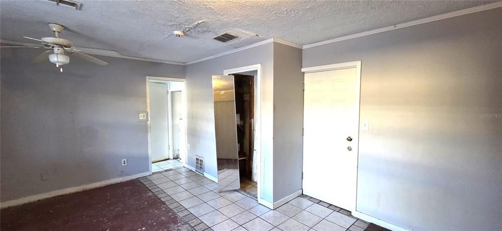 Под контрактом: $175,000 (3 спален, 3 ванн, 1892 Квадратных фут)