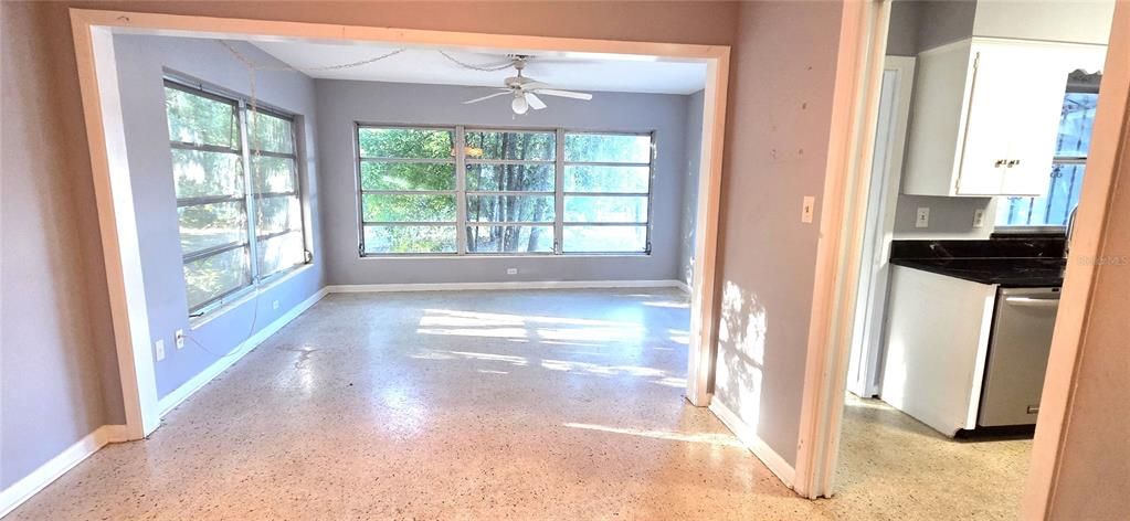 Под контрактом: $175,000 (3 спален, 3 ванн, 1892 Квадратных фут)