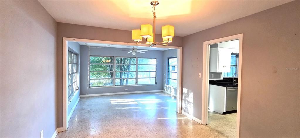 Под контрактом: $175,000 (3 спален, 3 ванн, 1892 Квадратных фут)