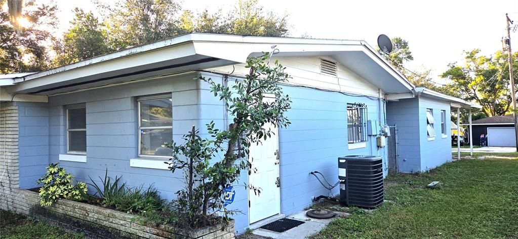 Под контрактом: $175,000 (3 спален, 3 ванн, 1892 Квадратных фут)