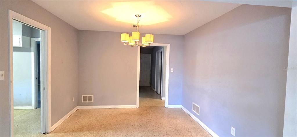 Под контрактом: $175,000 (3 спален, 3 ванн, 1892 Квадратных фут)