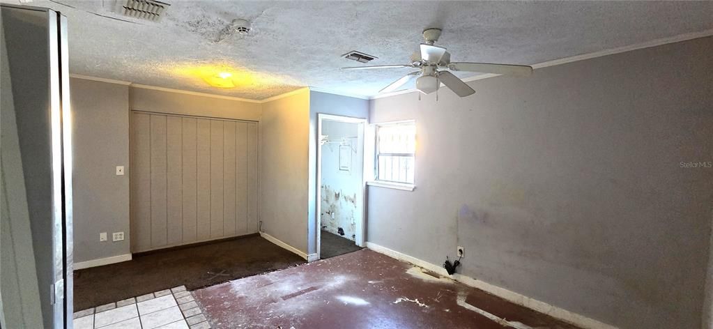 Под контрактом: $175,000 (3 спален, 3 ванн, 1892 Квадратных фут)