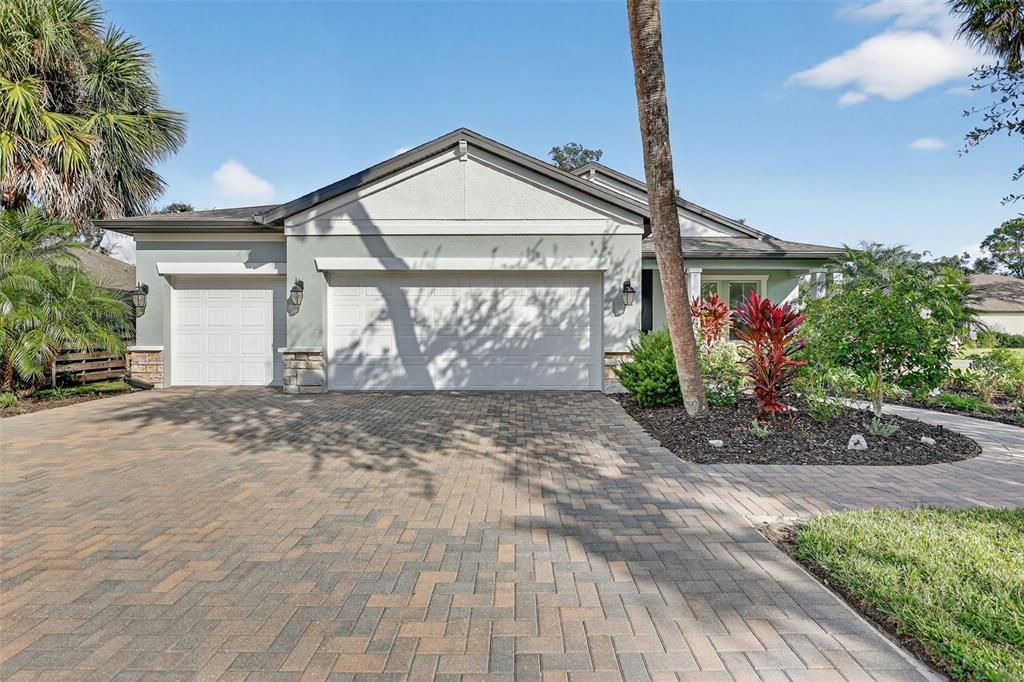 For Sale: $650,000 (3 beds, 2 baths, 2169 Square Feet)