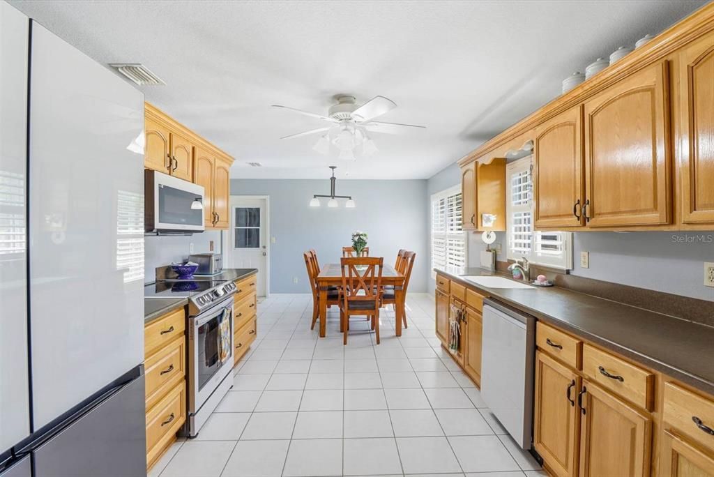 Active With Contract: $589,000 (3 beds, 2 baths, 1792 Square Feet)