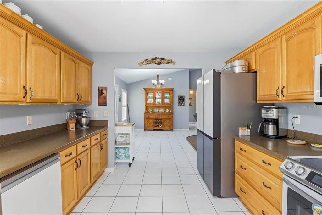Active With Contract: $589,000 (3 beds, 2 baths, 1792 Square Feet)