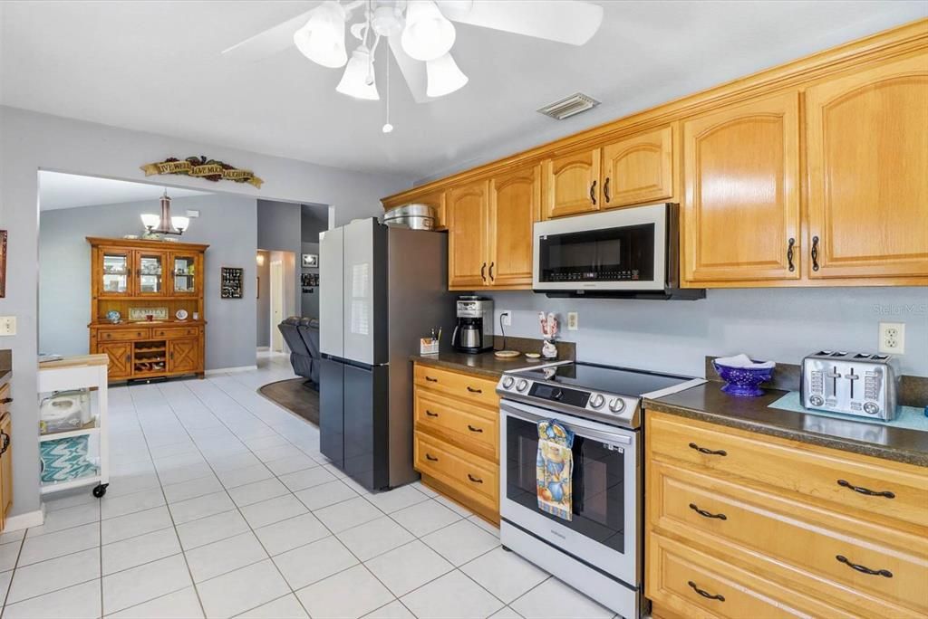 Active With Contract: $589,000 (3 beds, 2 baths, 1792 Square Feet)