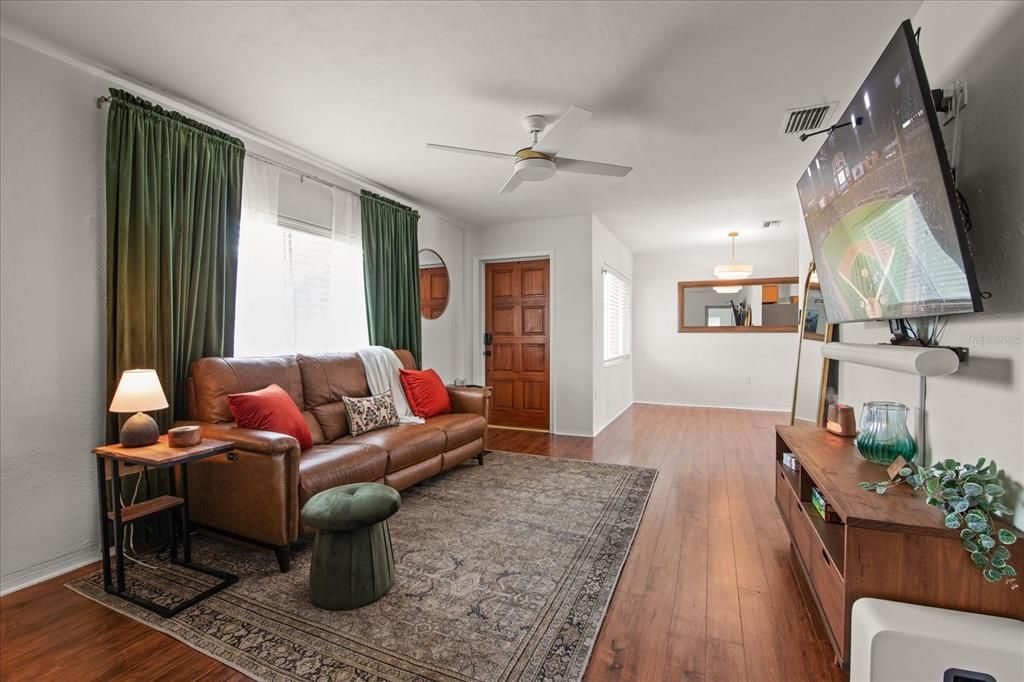 En Venta: $324,900 (2 camas, 1 baños, 920 Pies cuadrados)