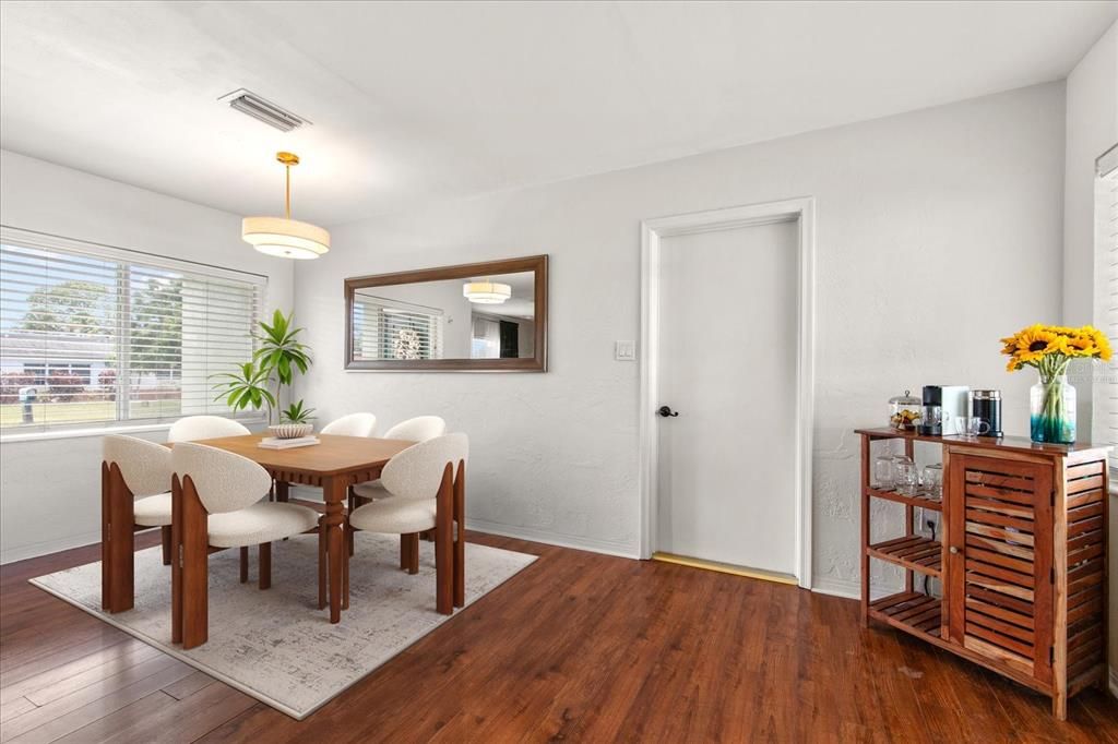 En Venta: $324,900 (2 camas, 1 baños, 920 Pies cuadrados)