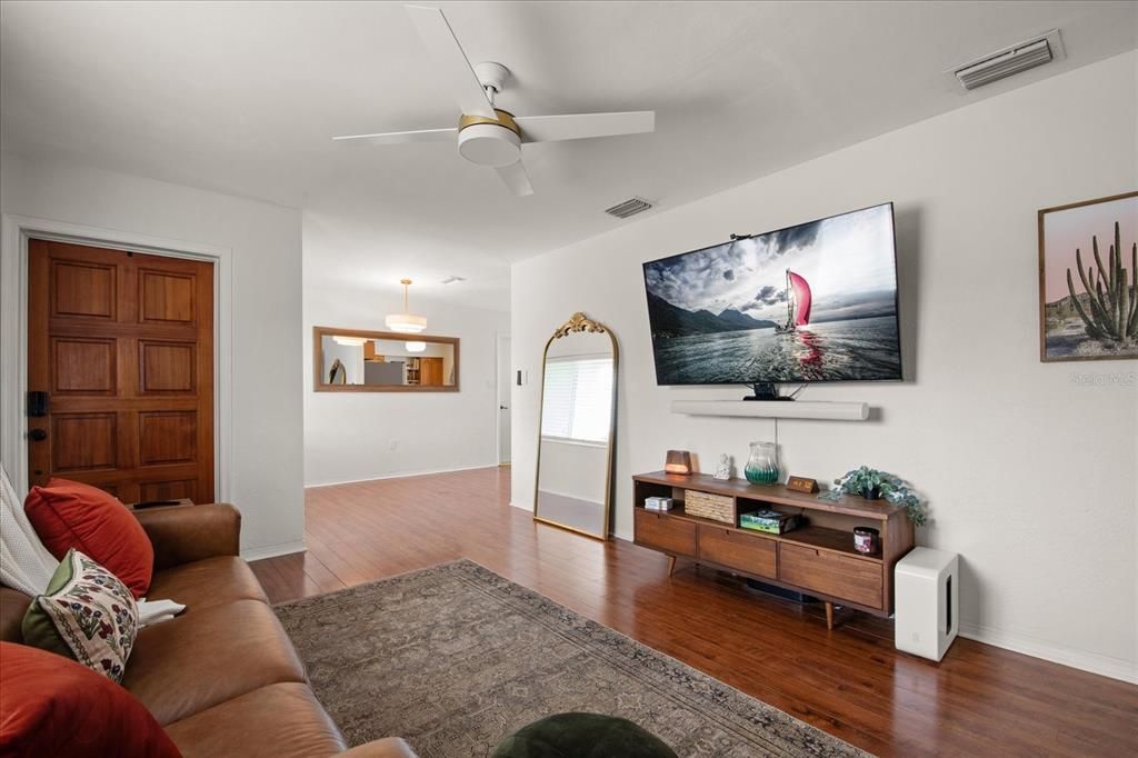 En Venta: $324,900 (2 camas, 1 baños, 920 Pies cuadrados)