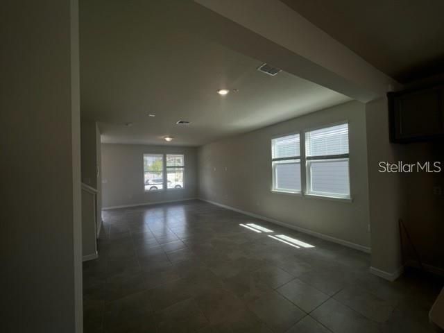 合同活跃: $2,700 (3 贝兹, 2 浴室, 1652 平方英尺)