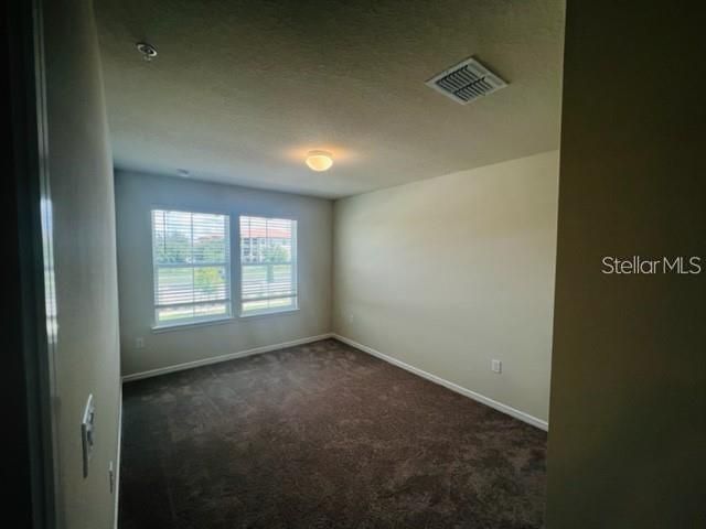 合同活跃: $2,700 (3 贝兹, 2 浴室, 1652 平方英尺)