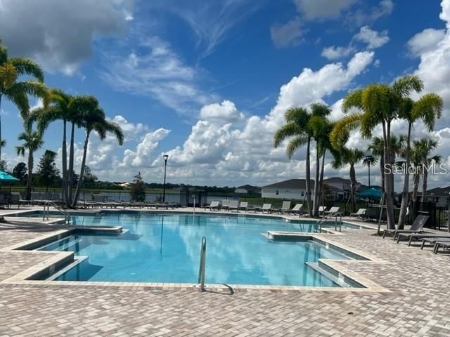 合同活跃: $2,700 (3 贝兹, 2 浴室, 1652 平方英尺)