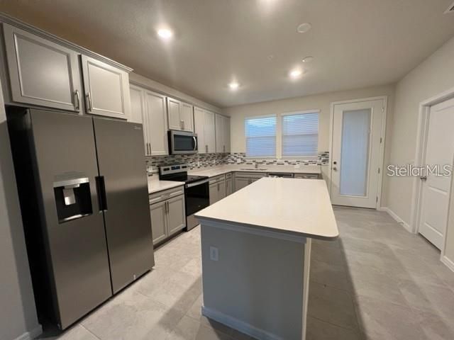 合同活跃: $2,700 (3 贝兹, 2 浴室, 1652 平方英尺)