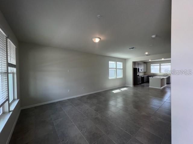 合同活跃: $2,700 (3 贝兹, 2 浴室, 1652 平方英尺)