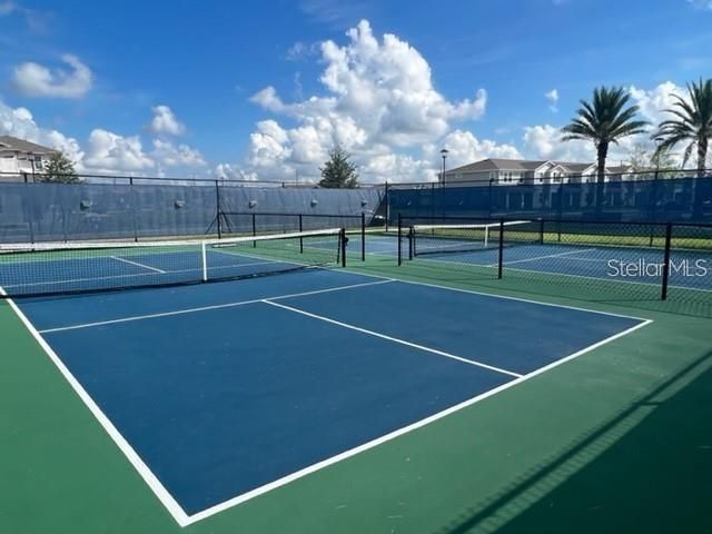 合同活跃: $2,700 (3 贝兹, 2 浴室, 1652 平方英尺)