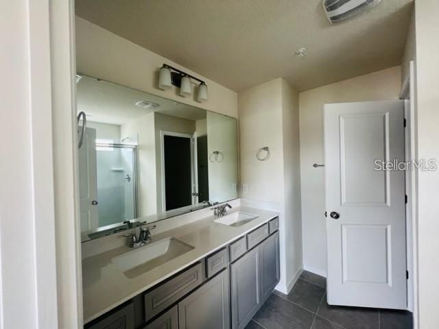 合同活跃: $2,700 (3 贝兹, 2 浴室, 1652 平方英尺)