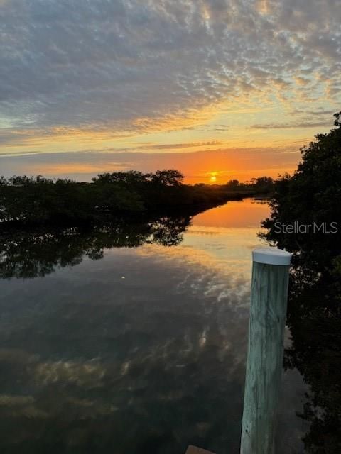 For Sale: $749,000 (4 beds, 3 baths, 1776 Square Feet)