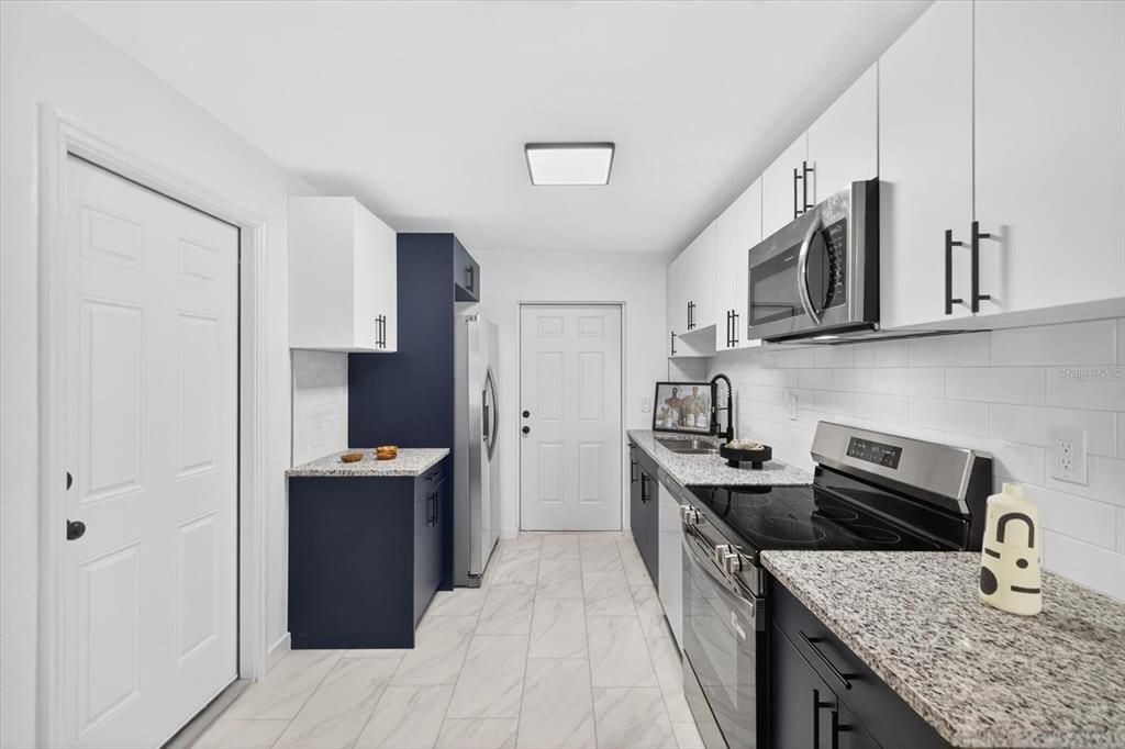 For Sale: $349,900 (3 beds, 2 baths, 1064 Square Feet)