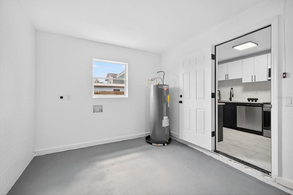 For Sale: $349,900 (3 beds, 2 baths, 1064 Square Feet)