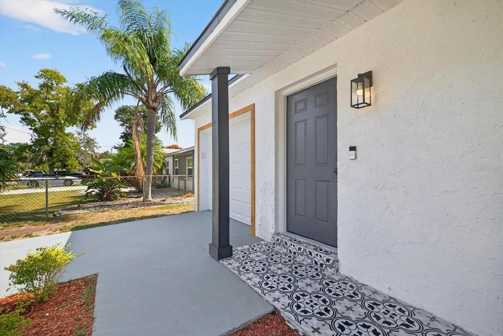 For Sale: $349,900 (3 beds, 2 baths, 1064 Square Feet)