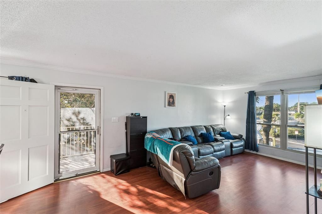 For Sale: $218,700 (3 beds, 2 baths, 1334 Square Feet)