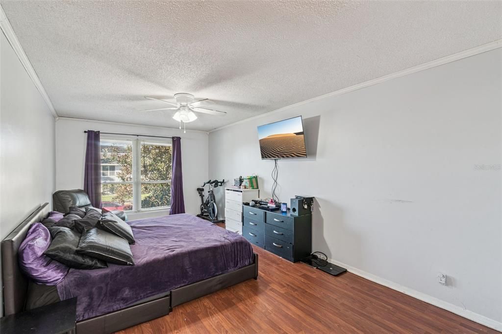 For Sale: $218,700 (3 beds, 2 baths, 1334 Square Feet)