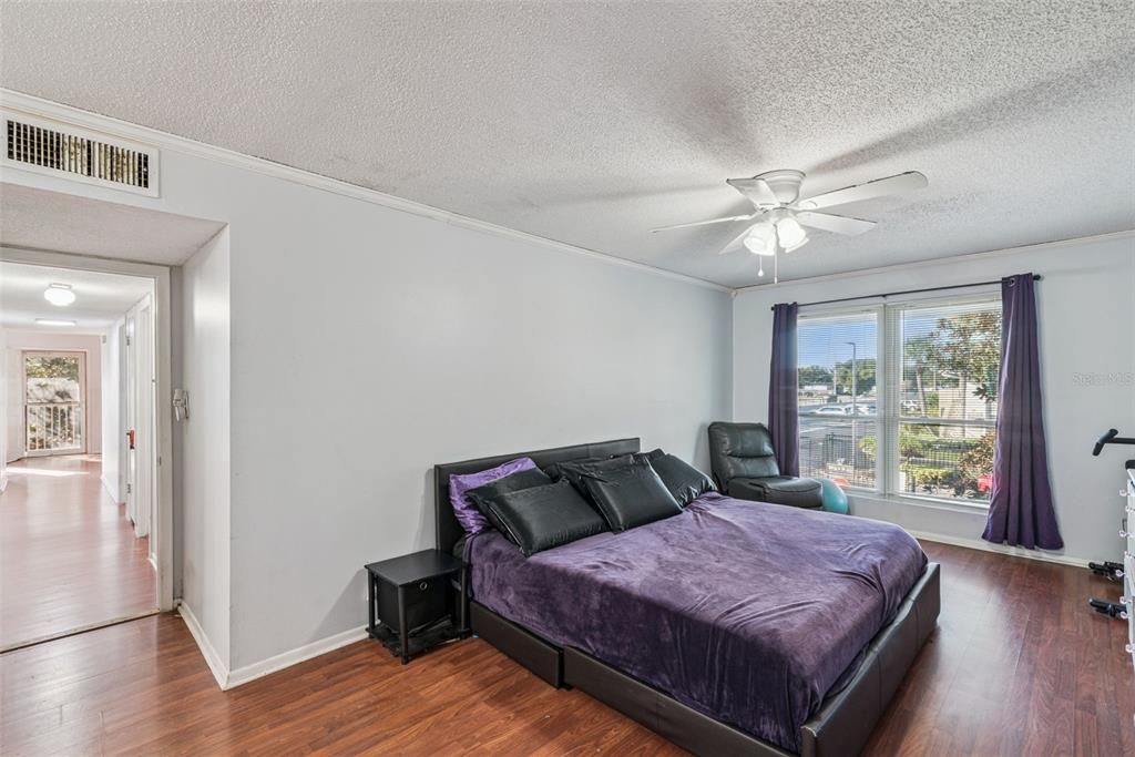 For Sale: $218,700 (3 beds, 2 baths, 1334 Square Feet)