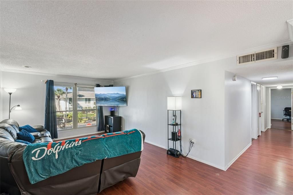 For Sale: $218,700 (3 beds, 2 baths, 1334 Square Feet)