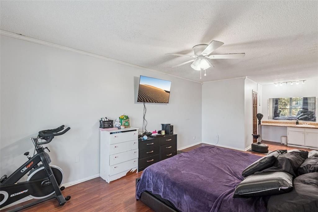 For Sale: $218,700 (3 beds, 2 baths, 1334 Square Feet)