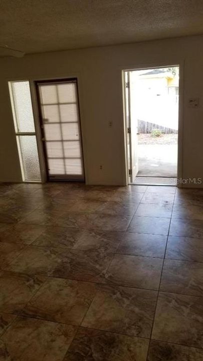 For Rent: $1,299 (2 beds, 1 baths, 900 Square Feet)