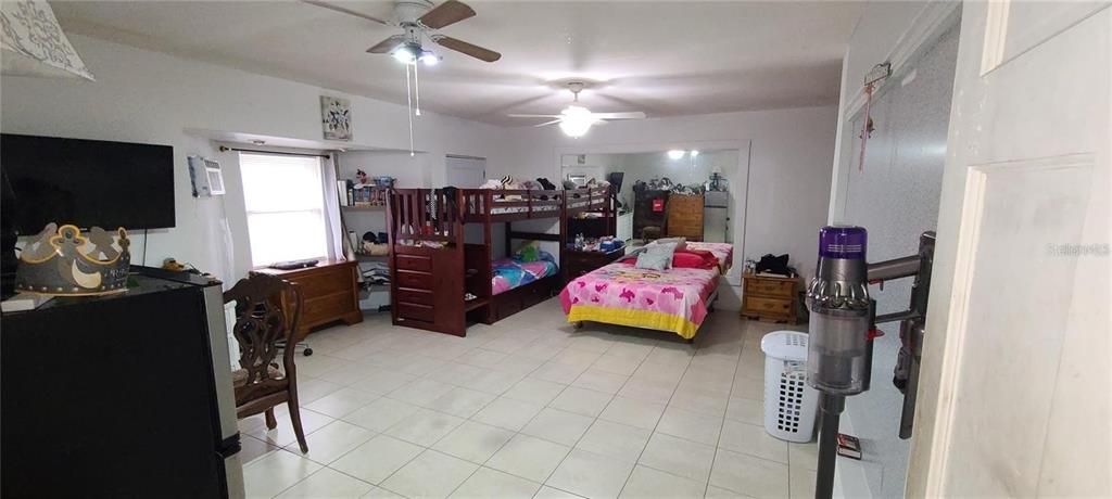 合同活跃: $329,730 (6 贝兹, 2 浴室, 2860 平方英尺)