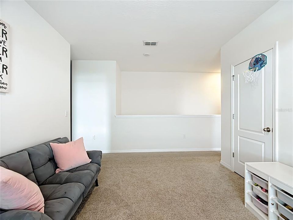 待售: $375,000 (5 贝兹, 3 浴室, 2616 平方英尺)