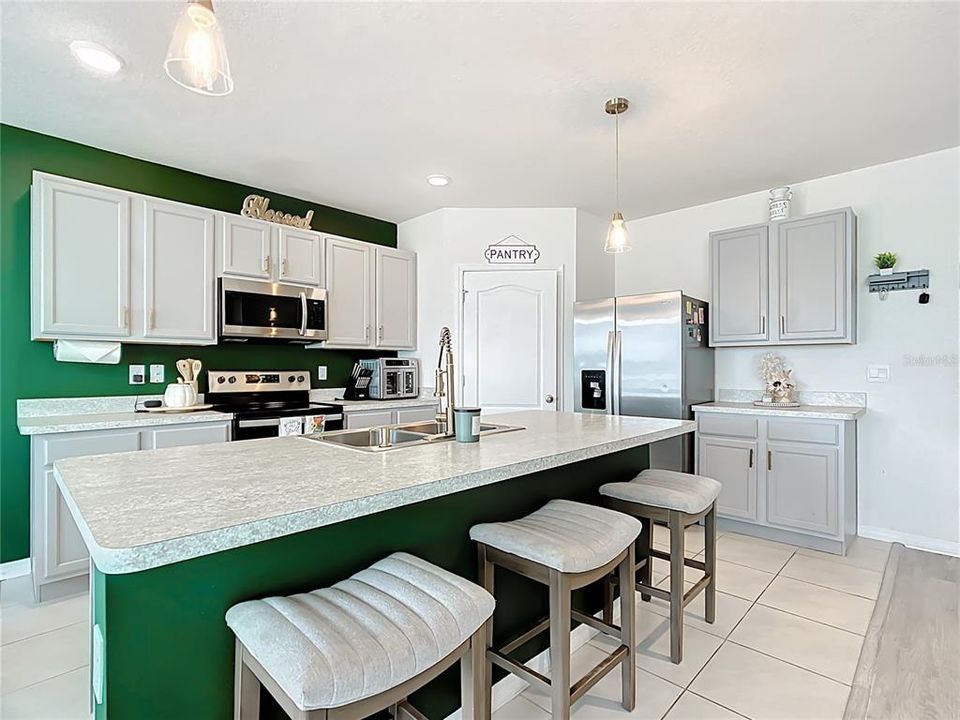 待售: $375,000 (5 贝兹, 3 浴室, 2616 平方英尺)