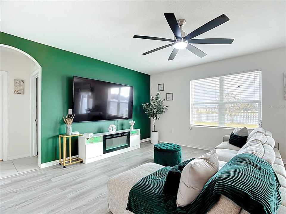 待售: $375,000 (5 贝兹, 3 浴室, 2616 平方英尺)