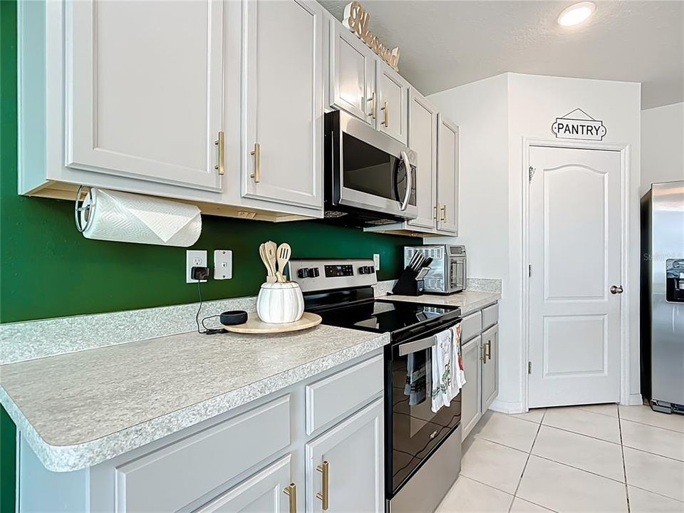 待售: $375,000 (5 贝兹, 3 浴室, 2616 平方英尺)