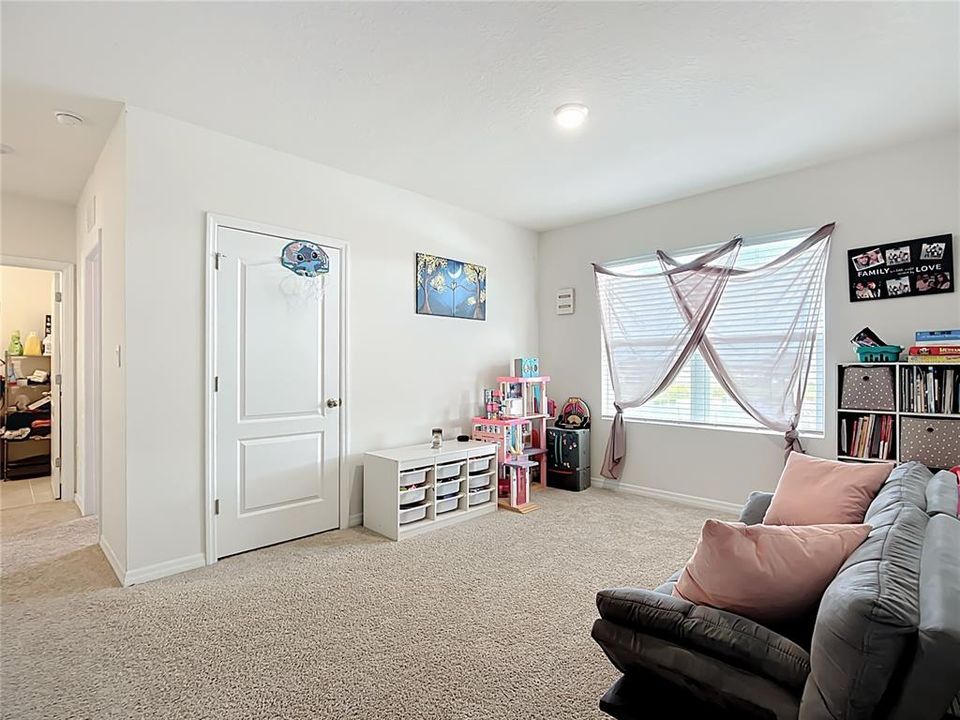 待售: $375,000 (5 贝兹, 3 浴室, 2616 平方英尺)