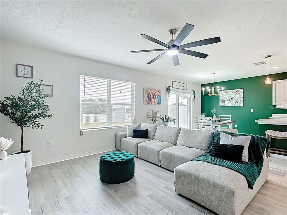 待售: $375,000 (5 贝兹, 3 浴室, 2616 平方英尺)