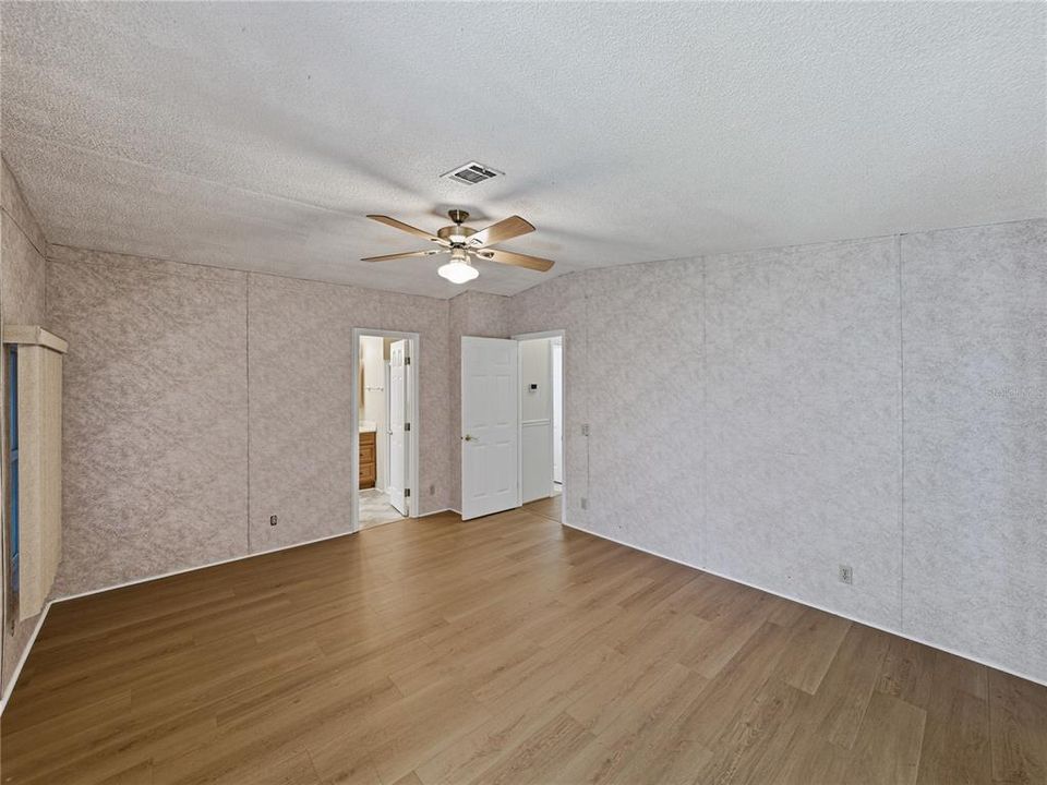 For Sale: $169,900 (2 beds, 2 baths, 1248 Square Feet)