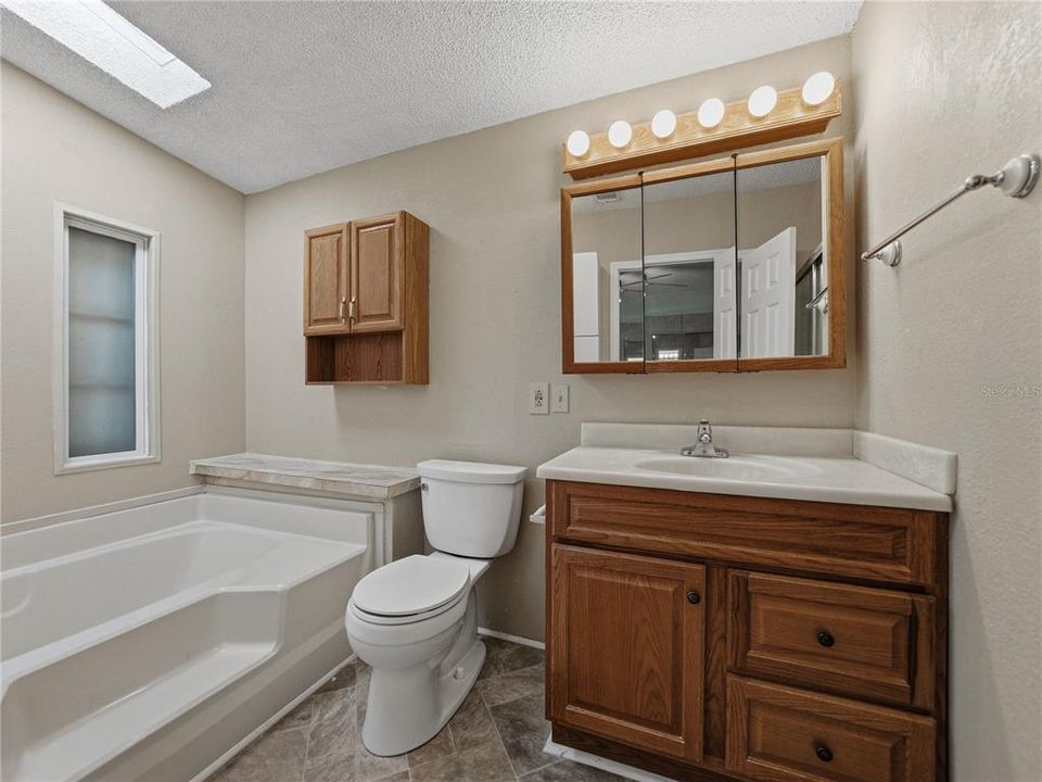 For Sale: $169,900 (2 beds, 2 baths, 1248 Square Feet)