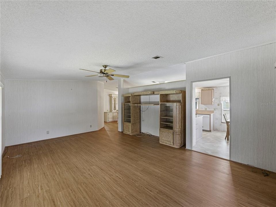 For Sale: $169,900 (2 beds, 2 baths, 1248 Square Feet)