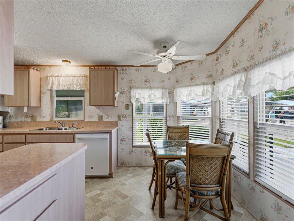 For Sale: $169,900 (2 beds, 2 baths, 1248 Square Feet)