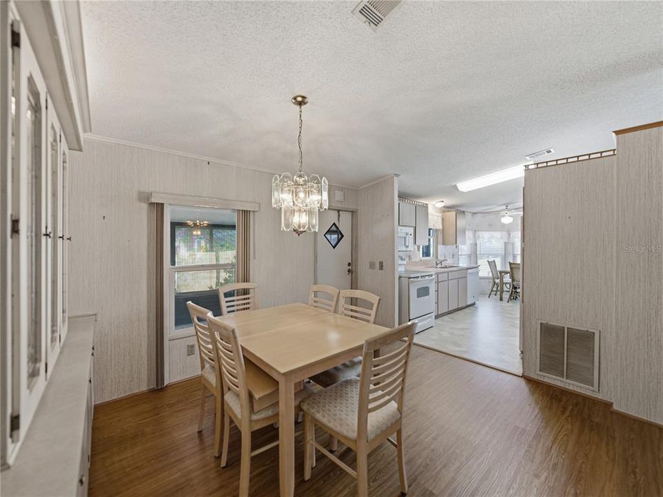 For Sale: $169,900 (2 beds, 2 baths, 1248 Square Feet)