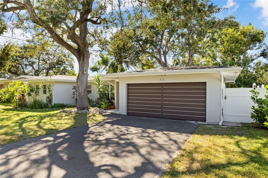 For Sale: $529,900 (4 beds, 2 baths, 1434 Square Feet)