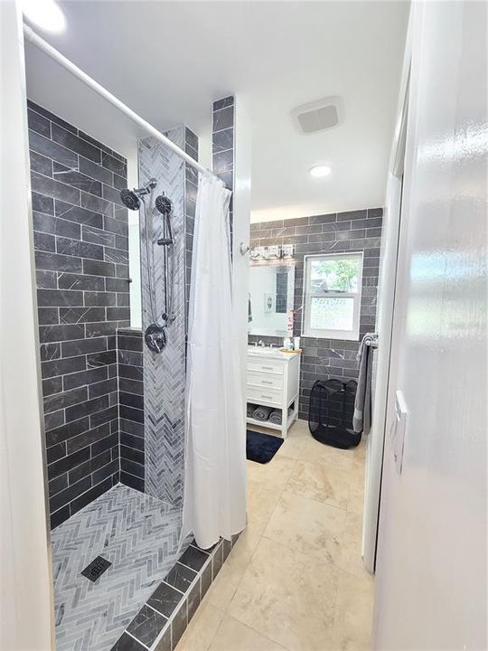 For Sale: $529,900 (4 beds, 2 baths, 1434 Square Feet)