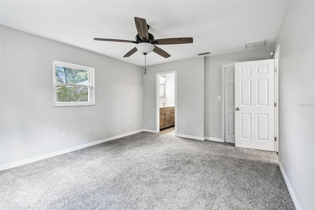 合同活跃: $450,000 (3 贝兹, 2 浴室, 1456 平方英尺)