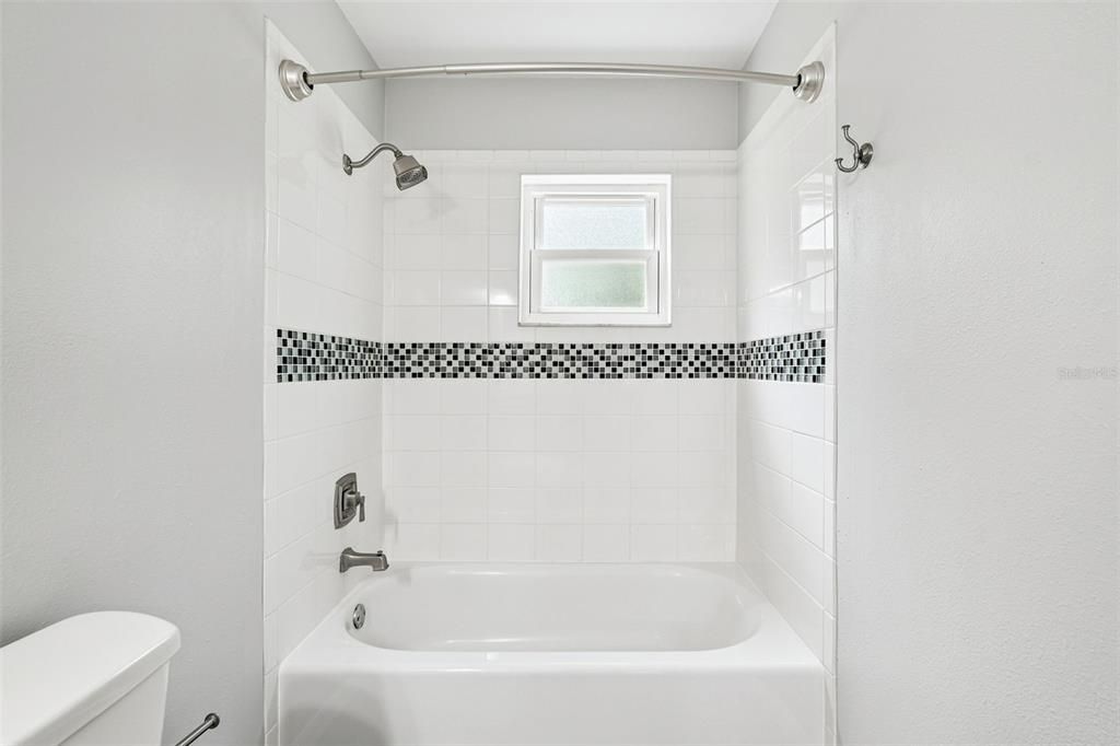 合同活跃: $450,000 (3 贝兹, 2 浴室, 1456 平方英尺)