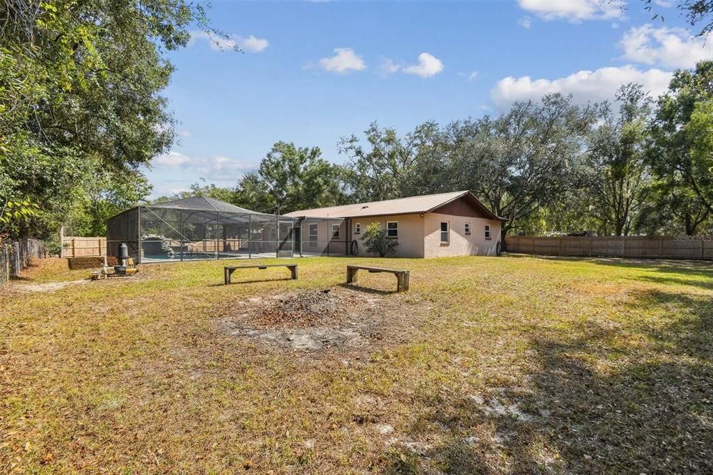 合同活跃: $450,000 (3 贝兹, 2 浴室, 1456 平方英尺)