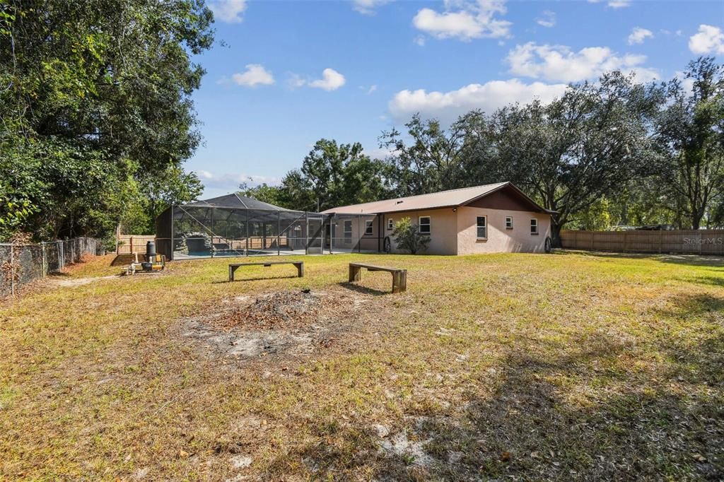 合同活跃: $450,000 (3 贝兹, 2 浴室, 1456 平方英尺)